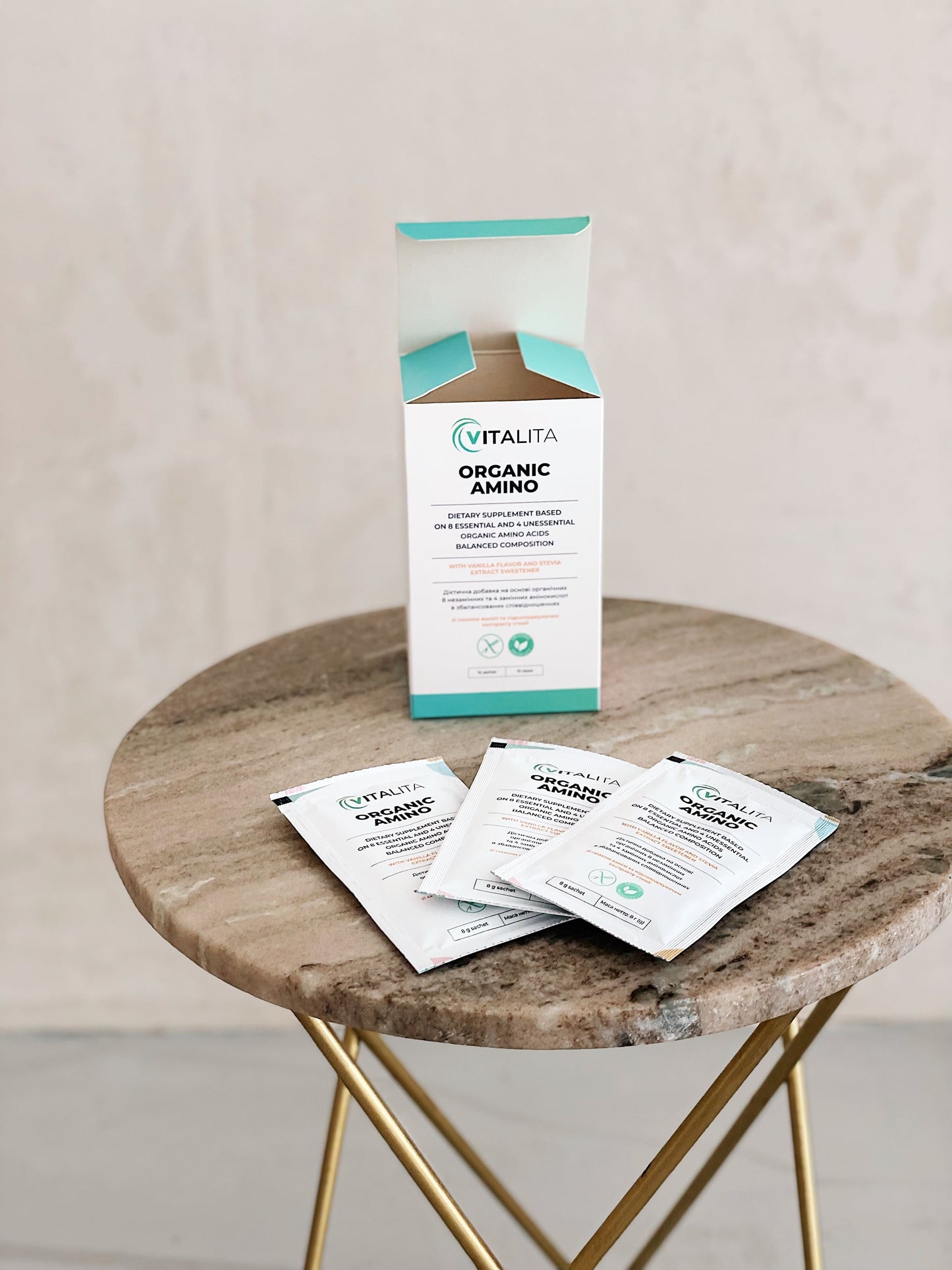Amino acids / амінокислоти VITALITA Organic Amino на столі / on the table